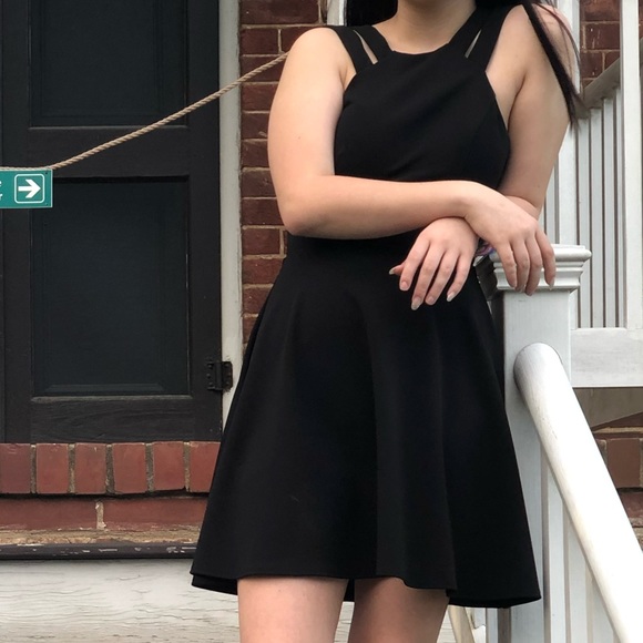 Dress - Picture 4 of 4